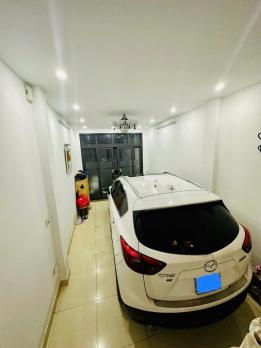 Bán nhà đường Đê La Thành, Đống Đa, nhà đẹp 3 thoáng, ô chờ thang máy, ô tô tránh