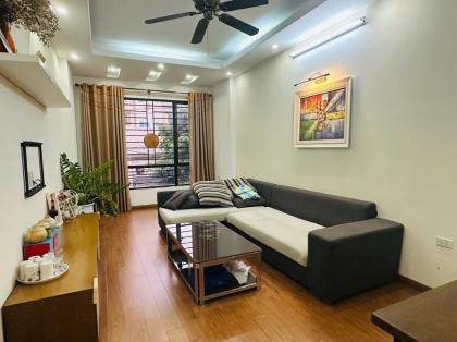Bán nhà đường Đê La Thành, Đống Đa, nhà đẹp 3 thoáng, ô chờ thang máy, ô tô tránh