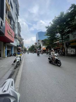 Bán Nhà Mặt Phố Quận Đống Đa 60m2-3T SỔ A4 Tặng Nhà 1 CHỦ 24 Tỷ Khâm Thiên.