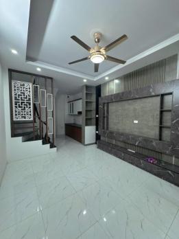 Bán nhà trung tâm p. Thạch Bàn, diện tích 32.0m -5.8 tỷ, nội thất Sang Sịn