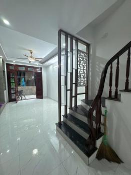 Bán nhà trung tâm p. Thạch Bàn, diện tích 32.0m -5.8 tỷ, nội thất Sang Sịn