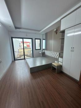 Bán nhà trung tâm p. Thạch Bàn, diện tích 32.0m -5.8 tỷ, nội thất Sang Sịn