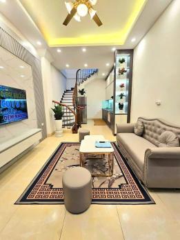 Bán nhà riêng tại đường Phạm Văn Đồng,  35m2, phân lô,   nhỉnh 5tỷ.