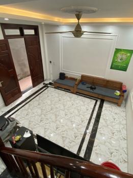Bán nhà trung tâm Thạch Bàn, diện tích 35.0m2 – 6.25tỷ, ô tô lùi gần cửa