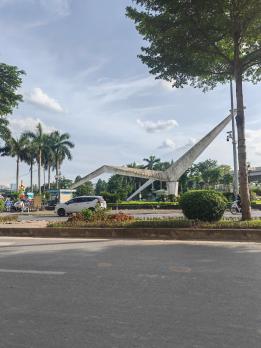 Bán đất  Phạm Văn Đồng, 110m2, phân lô, ô tô, vỉa hè, kinh doanh, 37tỷ.