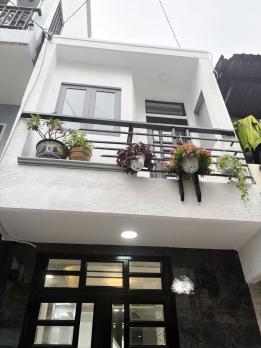 CHÍNH CHỦ BÁN NHÀ CÁCH MẠNG THÁNG 8, P5, Q. TÂN BÌNH . Thông hẻm 207 Phạm Văn Hai – rộng rãi, thoáng mát hơn.