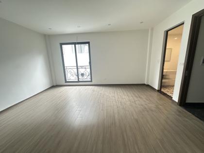 Bán nhà Thạch Bàn, 5 tầng, diện tích 42.0m2 6.5tỷ, nhà mới, 1 mình 1 ngõ, yên tĩnh, xe để ngoài