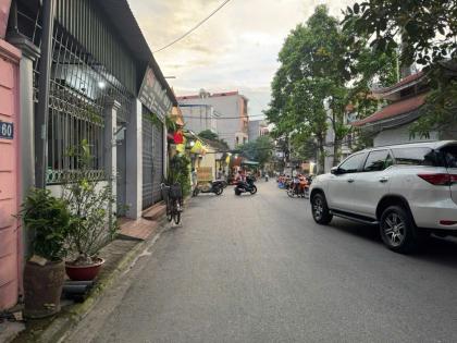 Bán đất thị trấn Yên Viên 90m2, MT = hậu 5m, vỉa hè, 3 ô tô tránh, viu hồ, kinh doanh, nhỉnh 11 tỷ