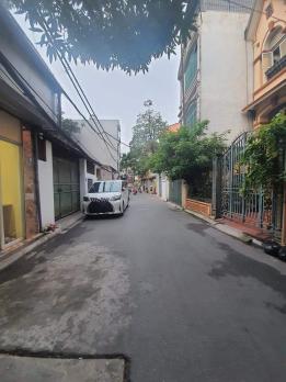 Bán đất thị trấn Yên Viên 90m2, MT = hậu 5m, vỉa hè, 3 ô tô tránh, viu hồ, kinh doanh, nhỉnh 11 tỷ