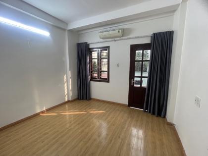 Bán nhà Khu VIP Thạch Bàn 39m² 5.95 tỷ Ngõ nông, yên tĩnh