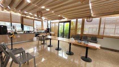 Bán nhà Tây Nam Linh Đàm, 110m2 x 5 tầng, lô góc, ô tô tránh