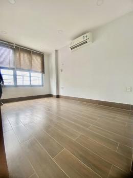 Bán nhà mặt tiền Phùng Văn Cung, ngay Phan Xích Long, 3,7x4,7m 4 Tầng - 2 PN, 5,5 tỷ.