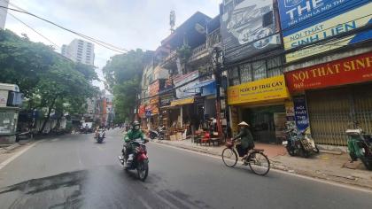 Bán nhà mặt phố đường Đê La Thành, Ba Đình, vỉa hè rộng, kinh doanh sầm uất, giá tốt