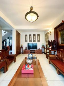Bán Nhà VIEW HỒ Quận Long Biên 200m2-4T MT11m Vỉa Hè Tặng Nội Thất 31 Tỷ Bát Khối