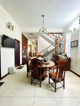 Bán Nhà VIEW HỒ Quận Long Biên 200m2-4T MT11m Vỉa Hè Tặng Nội Thất 31 Tỷ Bát Khối