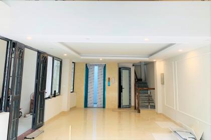 Bán nhà mặt phố Kim Mã Giảng Võ 53m2 giá 20 tỷ. LH 0349157982.