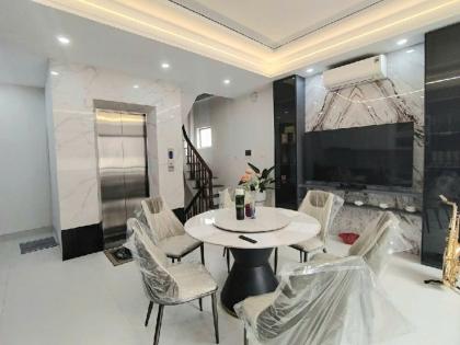 BÁN NHÀ HỒNG TIẾN LONG BIÊN, THANG MÁY NHẬP KHẨU, 15M RA PHỐ, GIÁ MỀM NHƯ BÚN