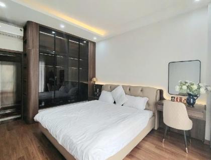 BÁN NHÀ HỒNG TIẾN LONG BIÊN, THANG MÁY NHẬP KHẨU, 15M RA PHỐ, GIÁ MỀM NHƯ BÚN