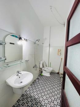 ???? NHỎ XINH MÀ CÓ TÂM HỒN 4 TẦNG! ???? Trường Sa, P14, Quận 3 – Phường Nhiêu Lộc mới – Cách mặt tiền chỉ 10m, sát bờ kè ????