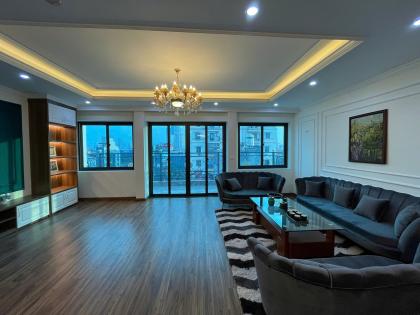 Bán nhà Minh Khai, 85m2 x 6 tầng, lô góc, ô tô vào nhà