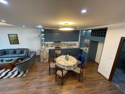 Bán nhà Minh Khai, 85m2 x 6 tầng, lô góc, ô tô vào nhà