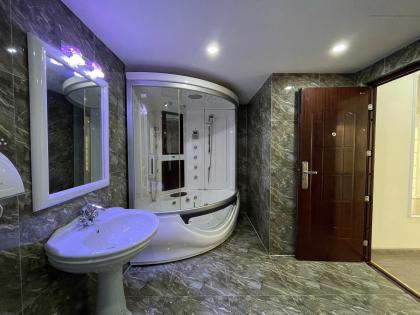 Bán nhà Minh Khai, 85m2 x 6 tầng, lô góc, ô tô vào nhà