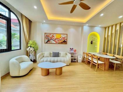 Bán nhà ngõ Trương Định, 50m2, lô góc, ô tô vào nhà