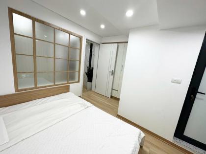 Bán căn hộ tập thể Nam Đồng, Đống Đa, nhà đẹp, ô tô đỗ chân cầu thang, 2 mặt thoáng