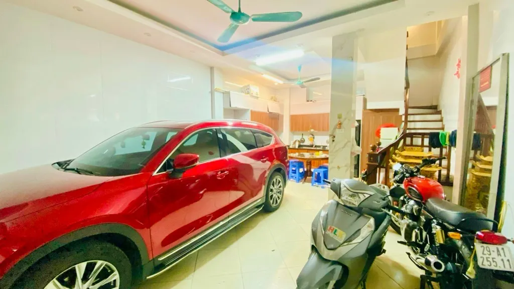 Nhà đẹp ở ngay đường Láng,  trung tâm Đống Đa, Ô TÔ ngủ trong nhà, 44M x 5 Tầng, MT 5m, 18,5 tỷ. Lh: 0845369333