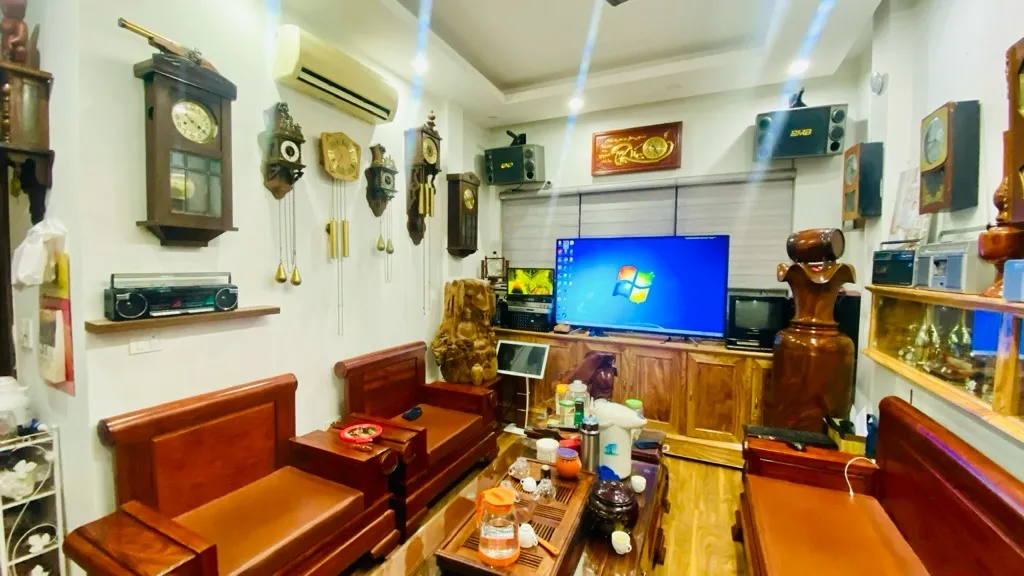 Nhà đẹp ở ngay đường Láng,  trung tâm Đống Đa, Ô TÔ ngủ trong nhà, 44M x 5 Tầng, MT 5m, 18,5 tỷ. Lh: 0845369333