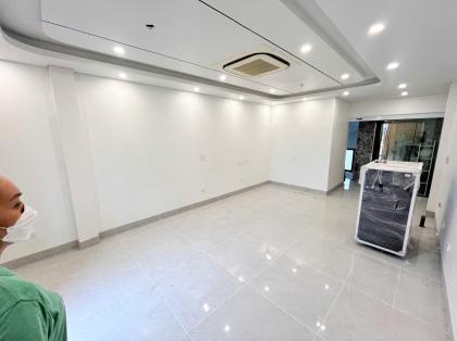 Cho thuê nhà KĐT Vạn Phúc 50m x 7 tầng thông sàn thang máy 25tr 0903409888