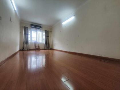 Cho thuê nhà phố Đào Tấn, Ba Đình, 80m2, 2 ngủ, nhà đẹp gần phố, ô tô đỗ cửa