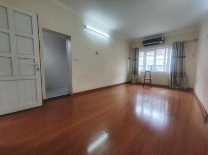 Cho thuê nhà phố Đào Tấn, Ba Đình, 80m2, 2 ngủ, nhà đẹp gần phố, ô tô đỗ cửa