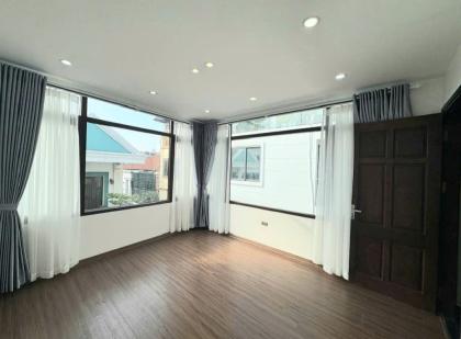 BÁN NHÀ VŨ ĐỨC THẬN LONG BIÊN, KINH DOANH, Ô TÔ VÀO NHÀ, 56M2, GIÁ 9.X TỶ