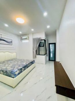 Cần bán gấp căn nhà siêu đẹp 5 tâng, thiết kế hiện đại, ngay sát Quận 7