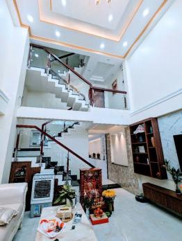 Bán Gấp Nhà Ngõ Phạm Hữu Lầu, Q7: 80m2, 3 Tầng, 3PN, Sổ Đỏ, Giá Hấp Dẫn Chỉ 7.9 Tỷ - Cơ Hội An Cư