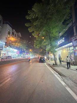 Bán Nhà Phố Quận Tây Hồ 188m2-4T MT RỘNG Đầu TƯ Xây 48,9 Tỷ Lạc Long Quân.