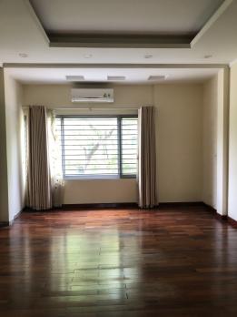Cho thuê nhà LK Quốc hội Lương Thế Vinh 75m2 x 5 tầng thang máy 35tr 0903409888