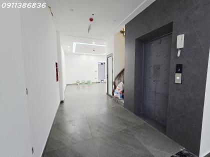 ????Cực phẩm????HOÀNG QUỐC VIỆT Phân lô 65m 7T Thang máy, Gara Ô tô, 31.8 tỷ