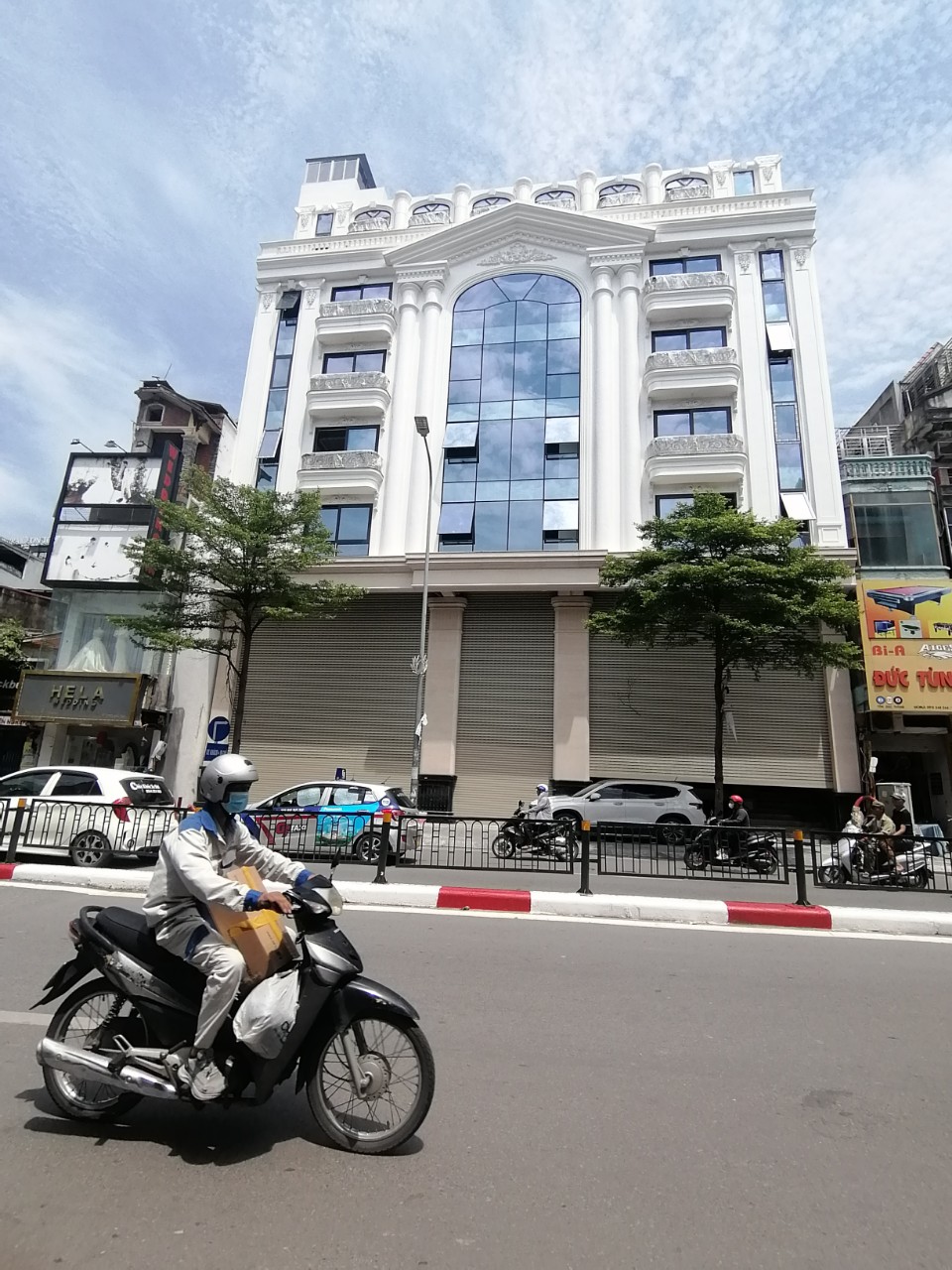 Bán tòa nhà Văn Phòng VIP mặt phố Tôn Đức Thắng Dt 540m2 Mt 22m. Giá 550 tỷ