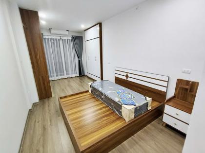 Bán nhà phố Tôn Thất Tùng, Đống Đa, DT 32m2, 6 tầng nhà đẹp ở luôn