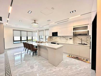 CÓ 102. BÁN NHÀ LÝ SƠN  LONG BIÊN, 7 TẦNG, GA RA Ô TÔ NGỦ T1, 3 BƯỚC RA PHỐ, GIÁ HỜI