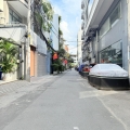 Hẻm nhựa 10m, 86m2 TÀI LỘC, kết cấu 5 tấm, có thang máy, giếng trời, View sân thượng ngắm máy bay đáp.