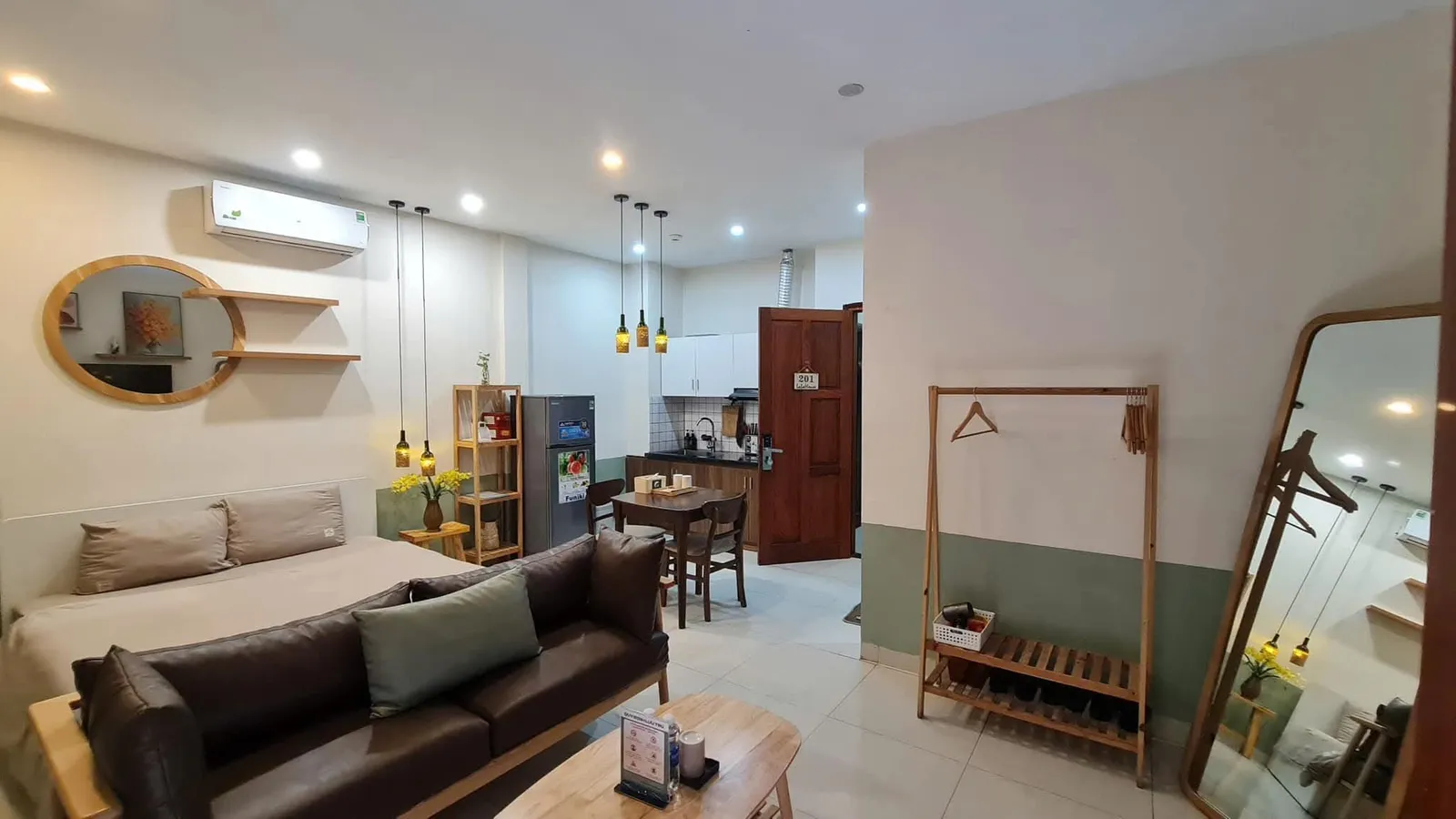 Ô tô đỗ cửa Hồ tùng Mậu Cầu Giấy S64m giá10 tỷ