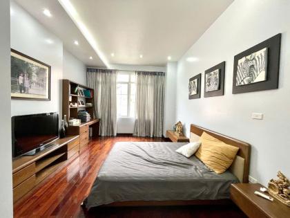 Bán nhà riêng tại Doãn Kế Thiện, Cầu Giấy, 65m2, ô tô, kinh doanh, nhỉnh 24tỷ.