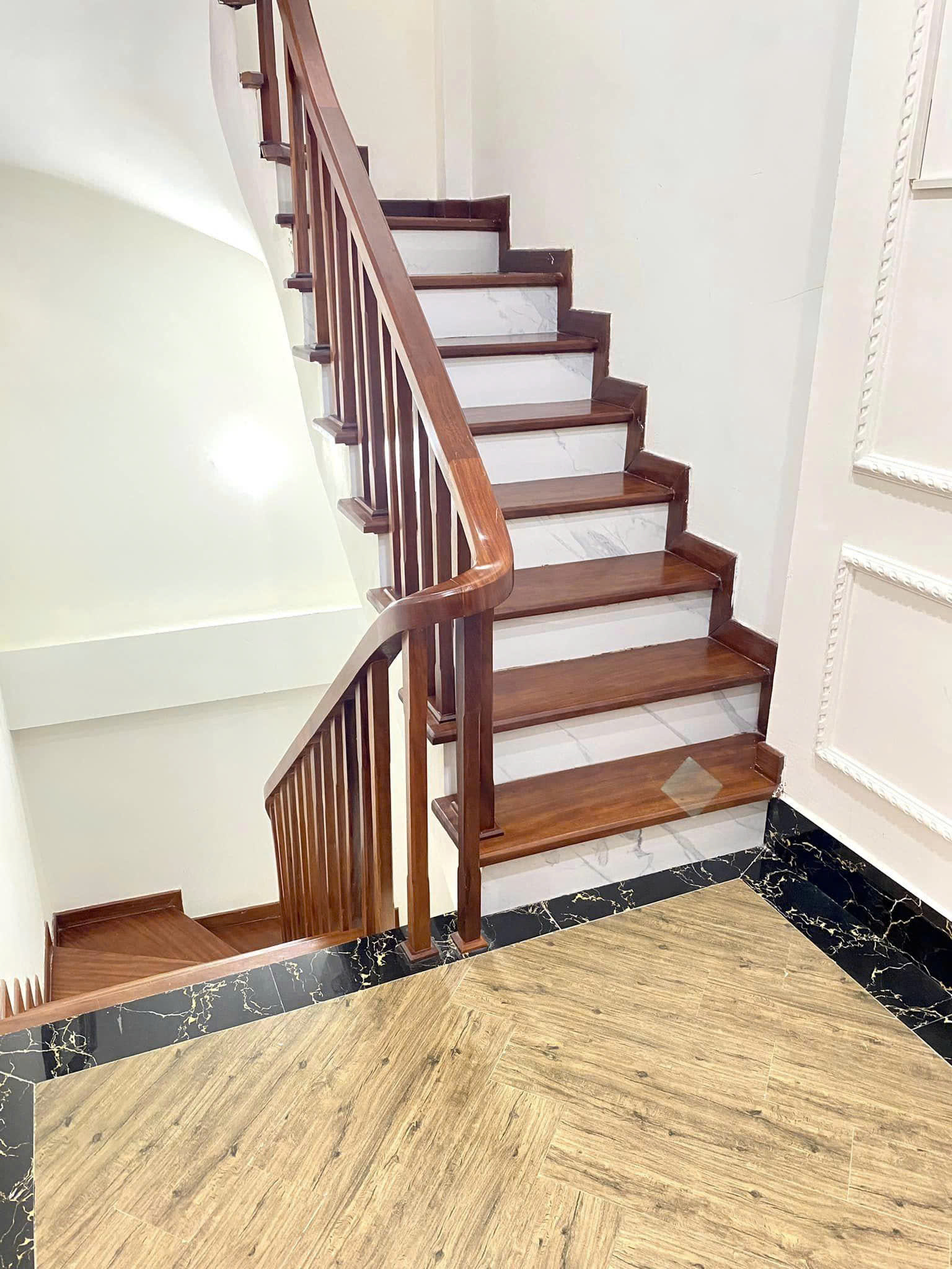 Bán nhà mặt phố Giáp Nhất, 33m2 x 6 tầng, 12.5 tỷ