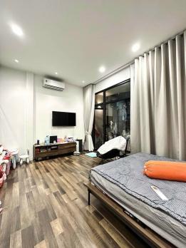 Ở NGAY! Bán Nhà 3 Tầng Cực Đẹp Nguyễn Văn Trỗi, 42m2, 7.3 Tỷ