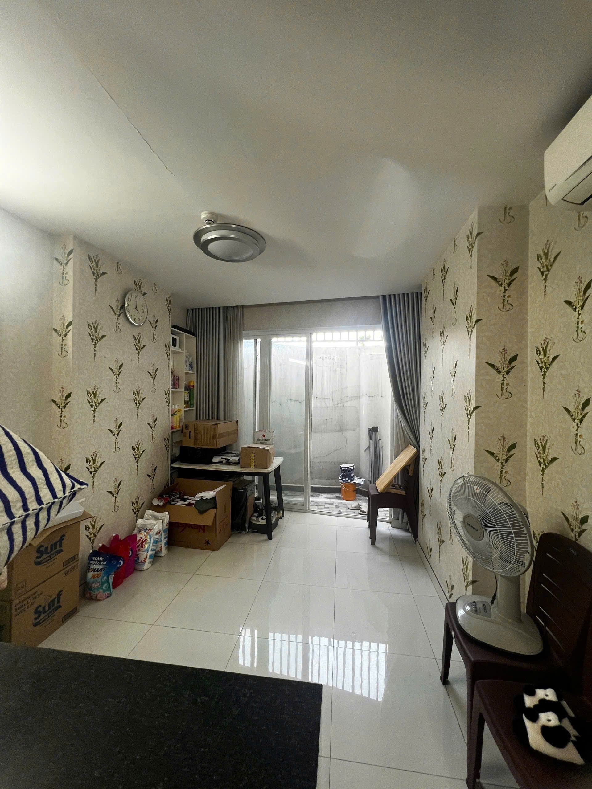 Chính chủ bán căn hộ Summer Square, 243 Tân Hoà Đông, P.14 Quận 6 : -	Diện tích 61m2, 2PN 2WC -	Tặng 1 số nội thất