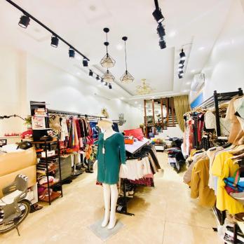 Bán nhà mặt phố Lê Thanh Nghị, 50m2, ngay ngã tư