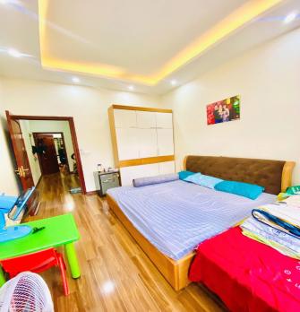 Bán nhà mặt phố Lê Thanh Nghị, 50m2, ngay ngã tư